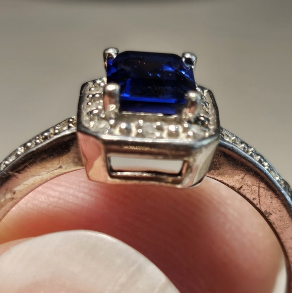 Ring size 8 - Picture 2 of 4